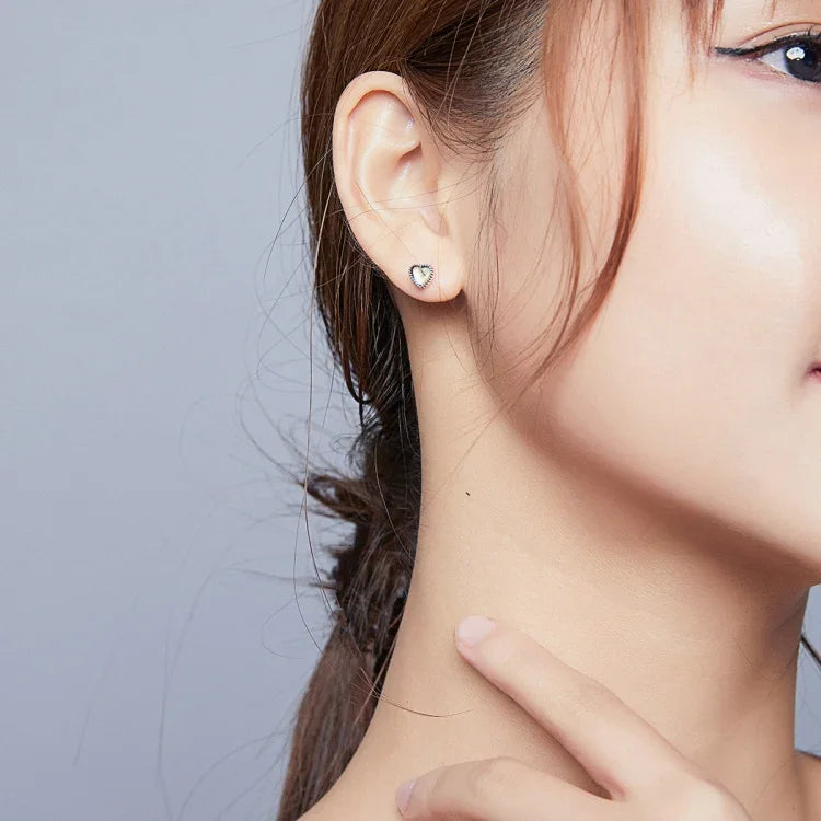Bông tai bạc S925 hình trái tim thủy tinh đơn giản