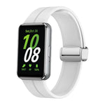 Dây đồng hồ silicone khóa gập nam châm màu bạc, Dành cho Samsung Galaxy Fit 3