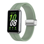 Dây đồng hồ silicone khóa gập nam châm màu bạc, Dành cho Samsung Galaxy Fit 3