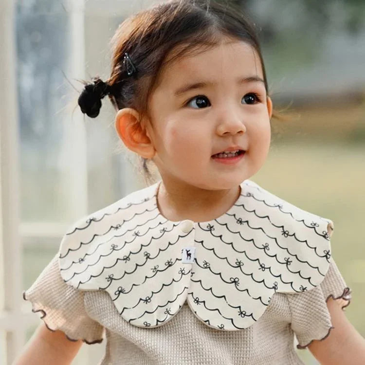 Khăn yếm hình cánh hoa Benzdeer cho trẻ sơ sinh, khăn lau nước bọt, hình trái tim, caro đỏ xanh sóng, nơ sóng, caro màu lớn, sọc hồng vàng, sọc hồng xanh, hoa caro cổ điển, bướm cổ điển, hoa đường kẻ cổ điển, ô cổ điển, dụng cụ