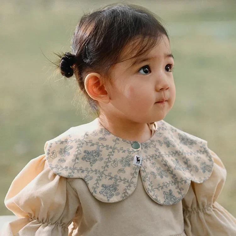 Khăn yếm hình cánh hoa Benzdeer cho trẻ sơ sinh, khăn lau nước bọt, hình trái tim, caro đỏ xanh sóng, nơ sóng, caro màu lớn, sọc hồng vàng, sọc hồng xanh, hoa caro cổ điển, bướm cổ điển, hoa đường kẻ cổ điển, ô cổ điển, dụng cụ