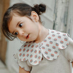 Khăn yếm hình cánh hoa Benzdeer cho trẻ sơ sinh, khăn lau nước bọt, hình trái tim, caro đỏ xanh sóng, nơ sóng, caro màu lớn, sọc hồng vàng, sọc hồng xanh, hoa caro cổ điển, bướm cổ điển, hoa đường kẻ cổ điển, ô cổ điển, dụng cụ