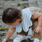 Khăn yếm hình cánh hoa Benzdeer cho trẻ sơ sinh, khăn lau nước bọt, hình trái tim, caro đỏ xanh sóng, nơ sóng, caro màu lớn, sọc hồng vàng, sọc hồng xanh, hoa caro cổ điển, bướm cổ điển, hoa đường kẻ cổ điển, ô cổ điển, dụng cụ