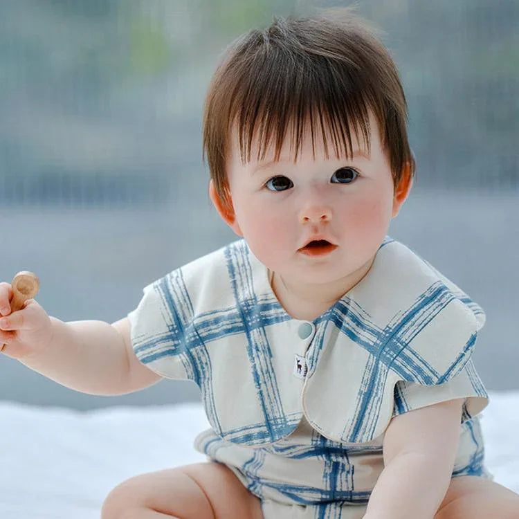 Khăn yếm hình cánh hoa Benzdeer cho trẻ sơ sinh, khăn lau nước bọt, hình trái tim, caro đỏ xanh sóng, nơ sóng, caro màu lớn, sọc hồng vàng, sọc hồng xanh, hoa caro cổ điển, bướm cổ điển, hoa đường kẻ cổ điển, ô cổ điển, dụng cụ