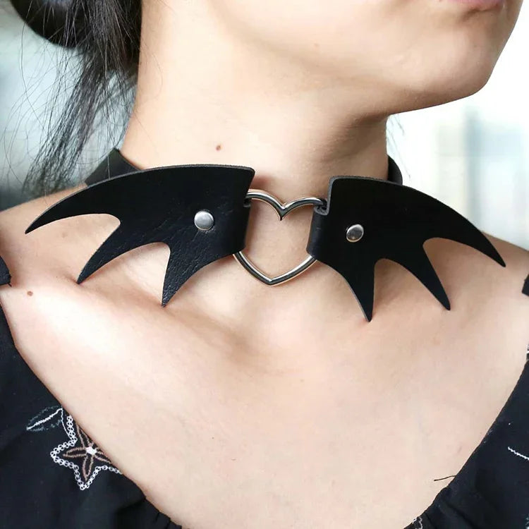 2 chiếc vòng cổ da phong cách punk châu Âu và Mỹ hình cánh quỷ, giao màu ngẫu nhiên, mã CBTXXQ