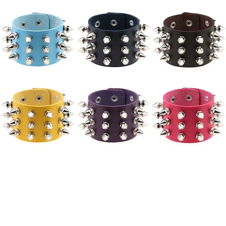 2 chiếc vòng tay da 3 hàng đinh tán đầu nhọn phóng đại phong cách punk kiểu châu Âu và Mỹ, giao màu ngẫu nhiên