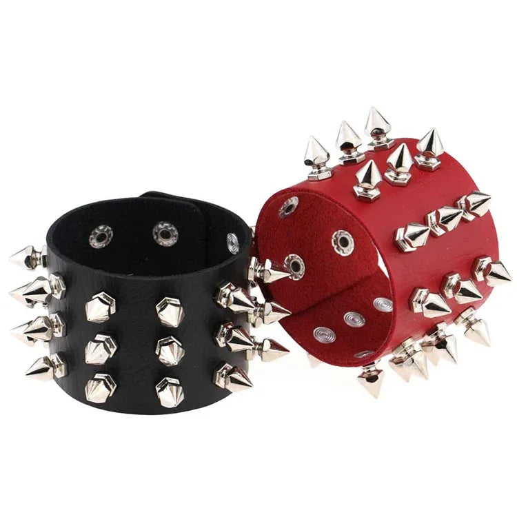 2 chiếc vòng tay da 3 hàng đinh tán đầu nhọn phóng đại phong cách punk kiểu châu Âu và Mỹ, giao màu ngẫu nhiên
