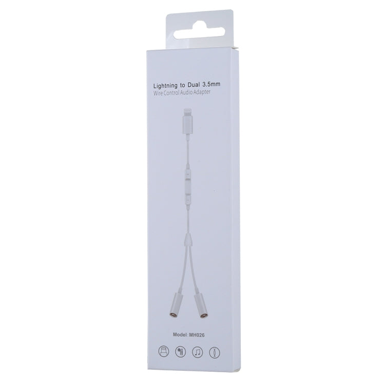 Bộ chuyển đổi âm thanh jack tai nghe 8 Pin đực sang đôi 3.5mm cái có điều khiển MH026