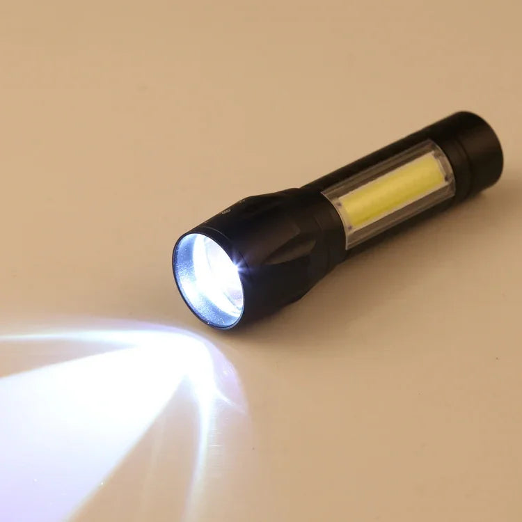 Đèn pin sạc USB A2 chống nước có thể zoom XPE + COB với 3 chế độ & hộp đựng, A2