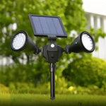 Đèn pha LED robot năng lượng mặt trời đầu đôi cảm biến thông minh cho sân cỏ ngoài trời