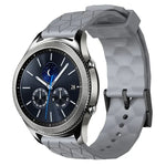 Dây đồng hồ silicone màu trơn họa tiết bóng đá 22mm, Dành cho Samsung Galaxy Watch3 45mm, Dành cho Samsung Galaxy Watch 46mm, Dành cho Samsung Gear S3 Classic, Dành cho Samsung Gear S3 Frontier