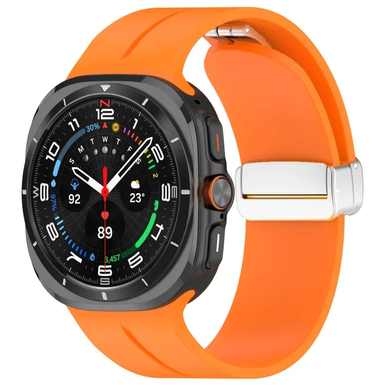 Dây đồng hồ silicone khóa gập nam châm rãnh bạc cho Samsung Galaxy Watch Ultra 47mm / Ultra 2025