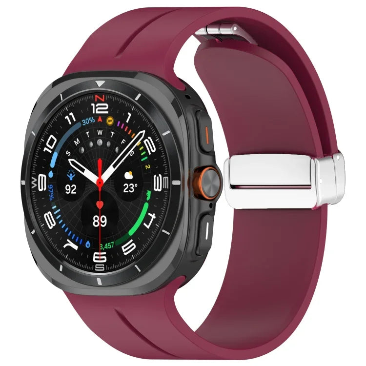 Dây đồng hồ silicone khóa gập nam châm rãnh bạc cho Samsung Galaxy Watch Ultra 47mm / Ultra 2025