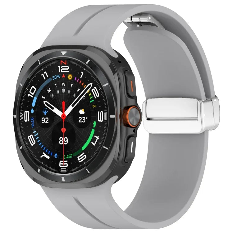 Dây đồng hồ silicone khóa gập nam châm rãnh bạc cho Samsung Galaxy Watch Ultra 47mm / Ultra 2025