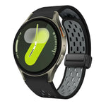 Dây đồng hồ silicone khóa gập nam châm hai màu đen, cho Samsung Galaxy Watch 7 40 / 44mm, cho Samsung Galaxy Watch 5 40 / 44mm, cho Samsung Galaxy Watch 4 40 / 44mm, cho Samsung Galaxy Watch 4 Classic 42 / 46mm