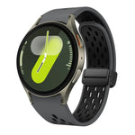 Dây đồng hồ silicone khóa gập nam châm hai màu đen, cho Samsung Galaxy Watch 7 40 / 44mm, cho Samsung Galaxy Watch 5 40 / 44mm, cho Samsung Galaxy Watch 4 40 / 44mm, cho Samsung Galaxy Watch 4 Classic 42 / 46mm