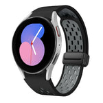 Dây đồng hồ silicone khóa gập nam châm hai màu đen, cho Samsung Galaxy Watch 7 40 / 44mm, cho Samsung Galaxy Watch 5 40 / 44mm, cho Samsung Galaxy Watch 4 40 / 44mm, cho Samsung Galaxy Watch 4 Classic 42 / 46mm