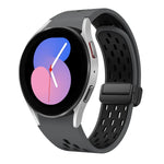 Dây đồng hồ silicone khóa gập nam châm hai màu đen, cho Samsung Galaxy Watch 7 40 / 44mm, cho Samsung Galaxy Watch 5 40 / 44mm, cho Samsung Galaxy Watch 4 40 / 44mm, cho Samsung Galaxy Watch 4 Classic 42 / 46mm