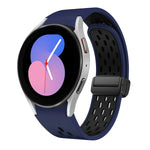 Dây đồng hồ silicone khóa gập nam châm hai màu đen, cho Samsung Galaxy Watch 7 40 / 44mm, cho Samsung Galaxy Watch 5 40 / 44mm, cho Samsung Galaxy Watch 4 40 / 44mm, cho Samsung Galaxy Watch 4 Classic 42 / 46mm