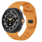 Dây đồng hồ silicone khóa đen họa tiết chấm bi, Dành cho Samsung Galaxy Watch8 / Watch8 Classic