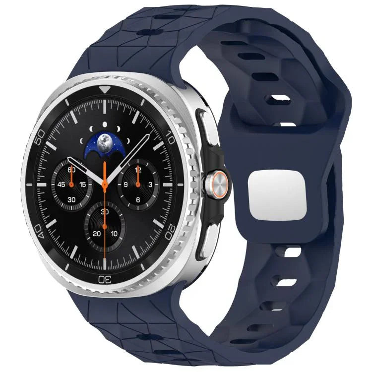 Dây đồng hồ silicone khóa thép ngược họa tiết bóng đá, Dành cho Samsung Galaxy Watch8 / Watch8 Classic