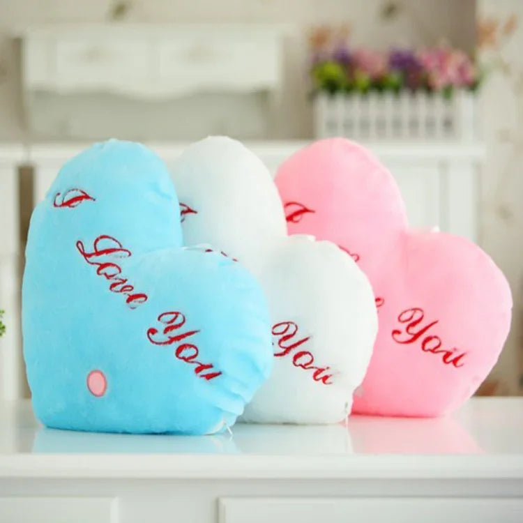 Gối bông hình trái tim phát sáng họa tiết chữ cái tiếng Anh
