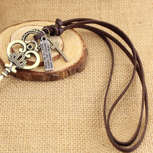 Mặt dây chuyền chìa khóa vương miện lớn phong cách retro thời trang