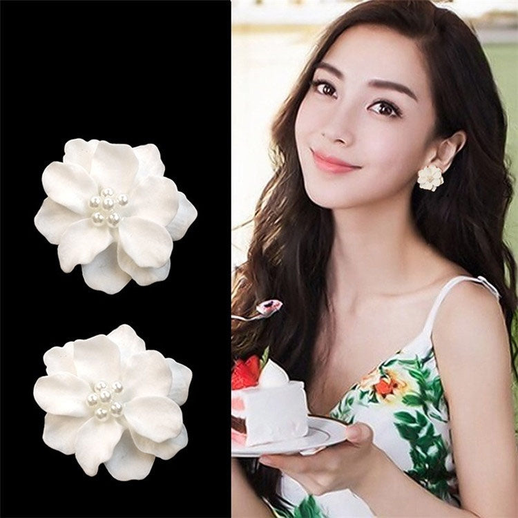 Bộ 2 bông tai hình hoa ngọc trai trắng dễ thương dạng vòng tròn