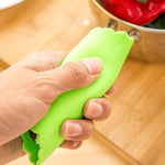 Bộ 2 dụng cụ ép tỏi, bóc tỏi nhà bếp không làm đau tay, dụng cụ bóc tỏi silicone, màu xanh lá, đỏ, xanh dương