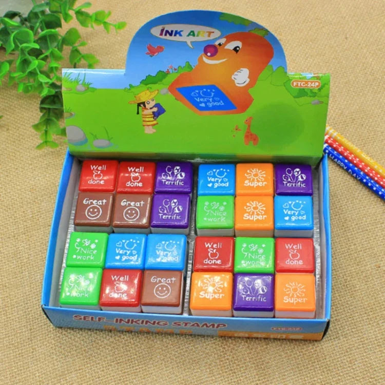 24 cái / hộp Con dấu vuông nhựa hoạt hình nhận xét của giáo viên, con dấu màu sắc, đồ chơi con dấu cho trẻ em, con dấu vuông