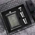 Bộ bình rượu inox di động kèm phễu ly rượu, kiểu dáng: 8OZ lõi vá Jack mới, 8OZ lõi vá Jack cũ, 8OZ lõi vá ông già, 8OZ lõi hoa văn vàng, 7OZ Jack xám da đen, 7OZ Jack xám da vàng ông già