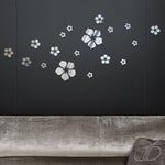 Bộ 18 chiếc decal gương acrylic hoa anh đào dán tường phòng khách phòng ngủ trang trí nền tường, hoa anh đào