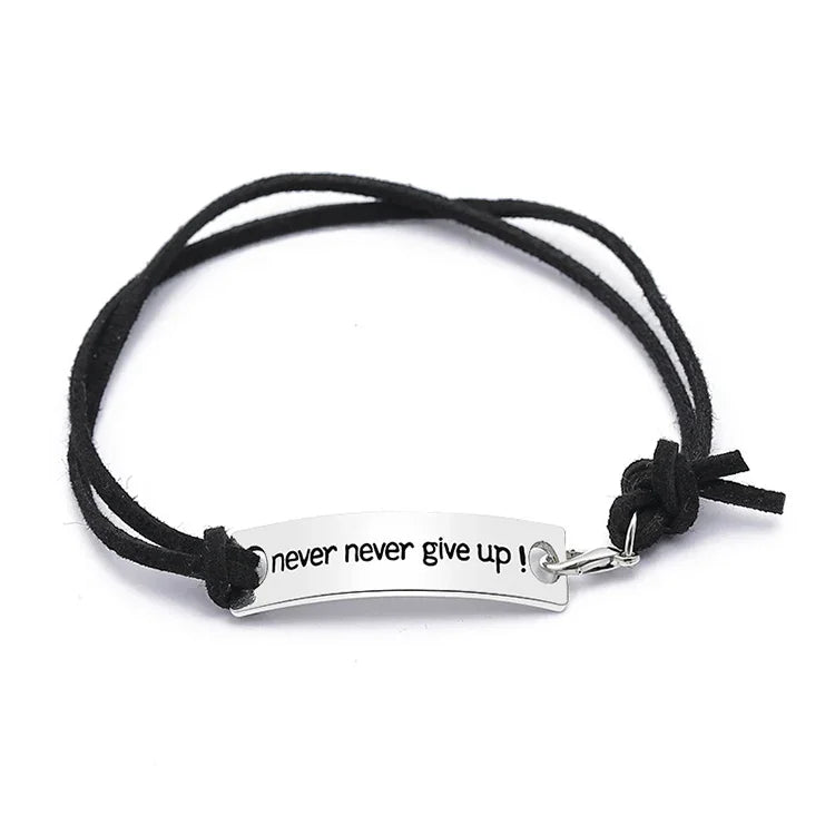 Vòng tay da nhung đơn giản với chữ "Never Give Up" (Không bao giờ bỏ cuộc)